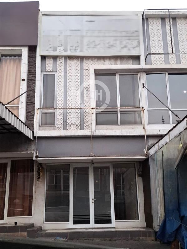 Ruko Siap Pakai di Kota Wisata, Cibubur, Gn. Putri, Bogor.