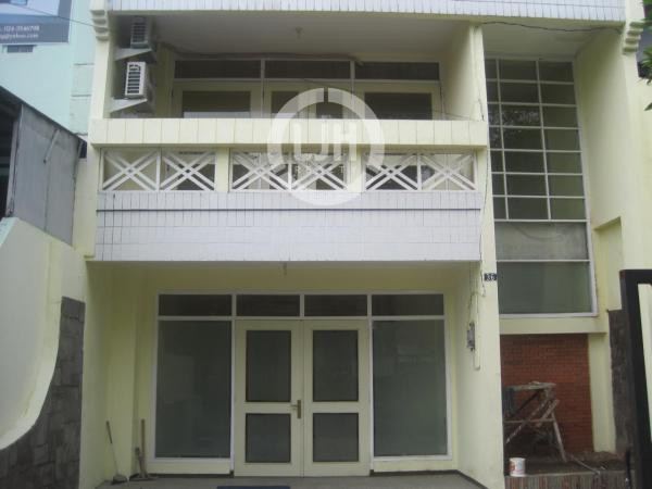 Rumah siap pakai di jalan Indraprasta