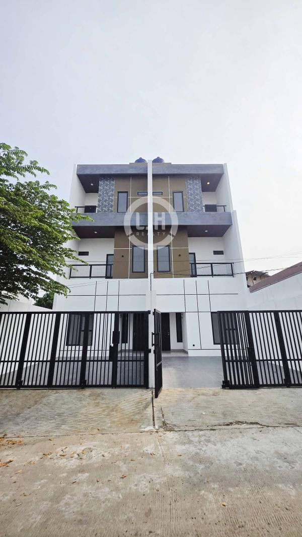 Rumah Baru Meruya Selatan Kavling DKI Jakarta Barat LT 100m² - 3 Lantai, Jalan Depan Muat 3 Mobil, Dekat Tol
