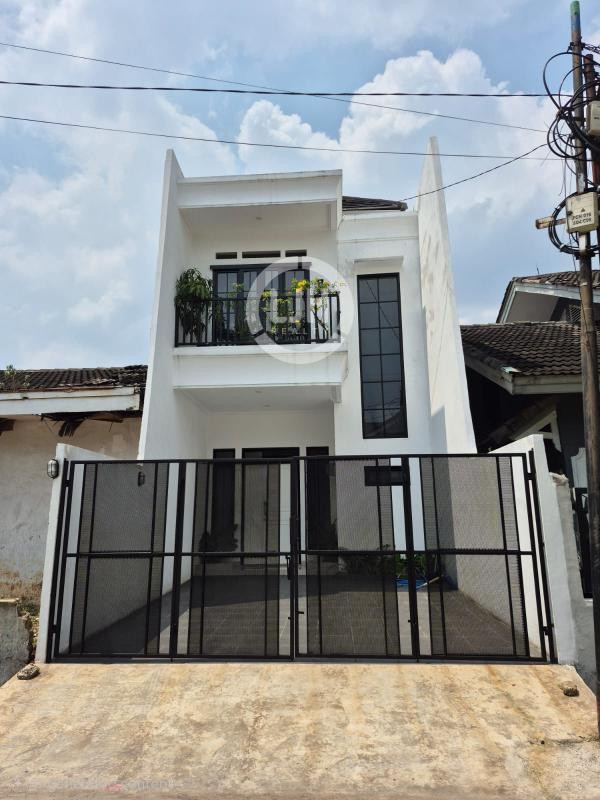 Rumah baru 2 lantai, dekat pintu tol, di kompleks Megapolitan Cinere