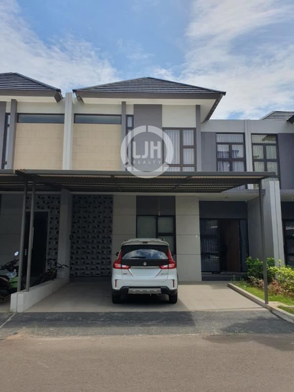 Rumah Strategis Di Cherry Ville, Grand Wisata, Bekasi