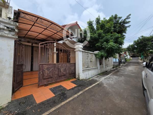 Rumah siap huni dan nyaman Jl. Karangrejo. Gajah Mungkur Semarang – 11297