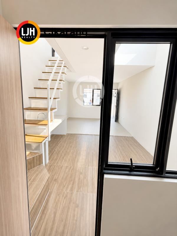 Sewa Rumah Minimalis dengan AC dan Gorden di Xyz Q Hiils Lippo