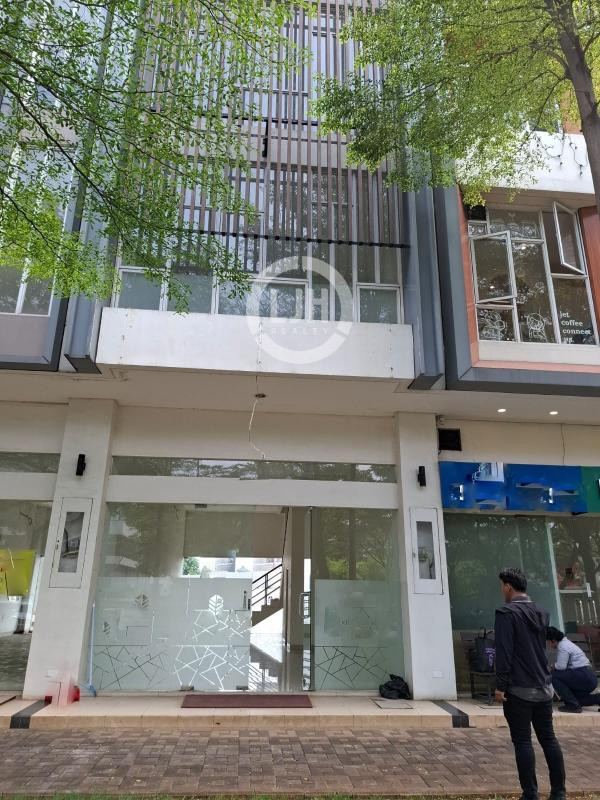 Ruko Disewakan 2 Muka 3 Lantai di JGC Cleon Park Cakung Jakarta Timur