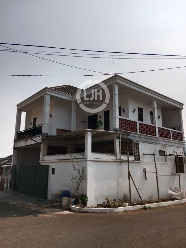 Rumah Hook Siap Huni dengan Pencahayaan Maksimal di Bumi Cempaka Asri, Bandung Barat