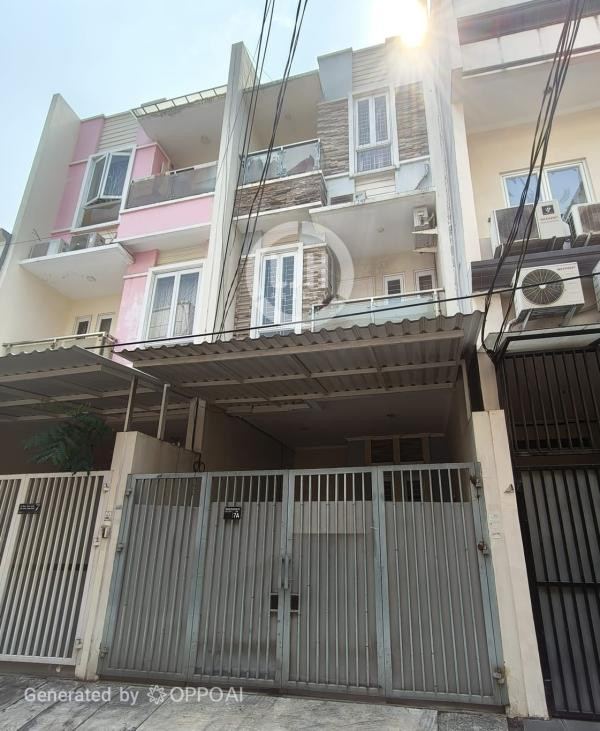 Rumah Semi Furnished siap huni dalam komplek di Tomang-Jakarta Barat 