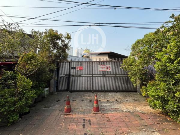 Jalan Raya Cipinang Samping Mall Bassura Luas 1.335M² Lebar Muka 16M, Free Office, Jual Dibawah Harga NJOP, bisa KPR, Hanya 1Km Dari Gerbang Tol Pedati, Jakarta Timur