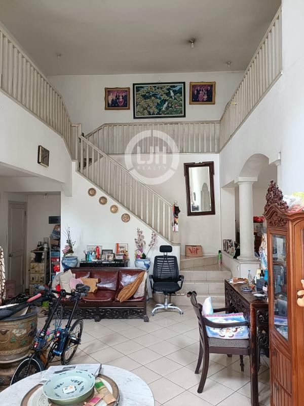 Rumah Halmahera Hook Lippo Karawaci 