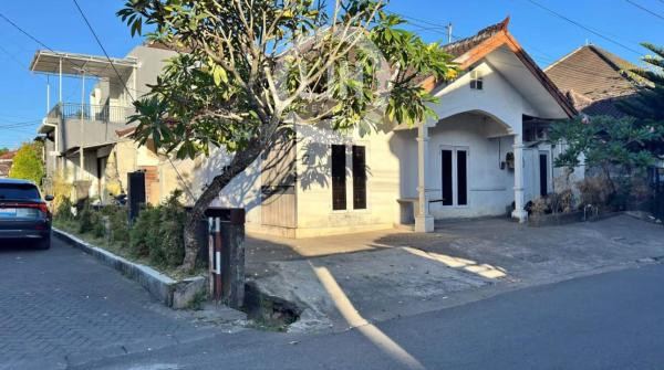 Charming & Strategic 2-Bedroom House For Sale in Taman Jimbaran