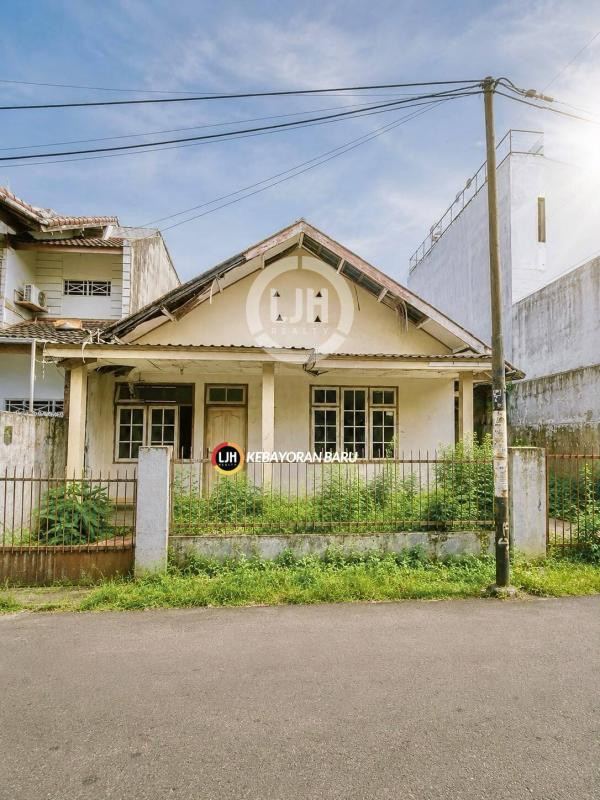 Dijual Rumah Tua Sudah Hitung Tanah di Prime nya Senopati, Jakarta Selatan