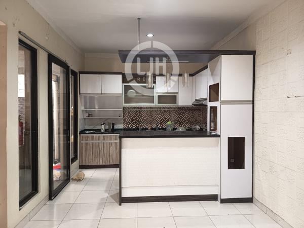 Rumah Kondisi Bagus Di Melia Garden, Graha Raya
