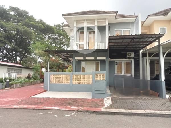 Rumah Samping Taman Dalam Cluster di Kota Wisata, Cibubur.