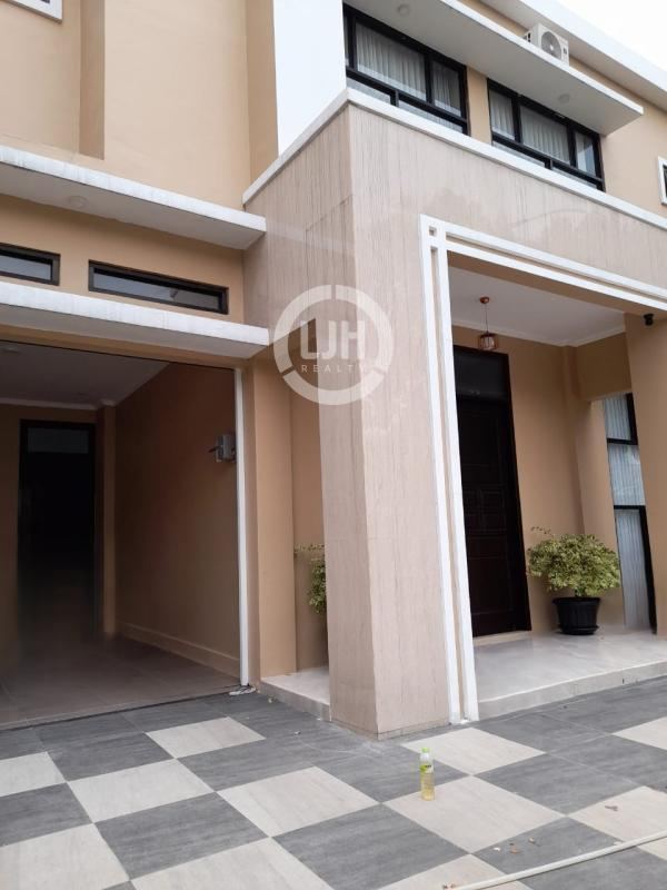 Rumah Boulevard di Cluster Favorit Citragran, Cibubur, Bekasi.