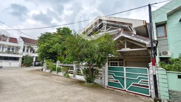 Rumah Posisi Hoek di Janur Indah, Kelapa Gading, Jakata Utara