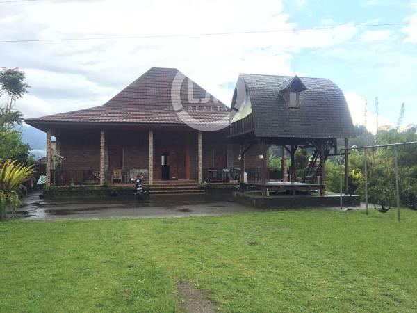Joglo Villa Near from Kebun Raya Bedugul, Located In Tourist Area, Semi Furnished Villa, Close to Bedugul Traditional Market and Pura Ulun Danu Beratan