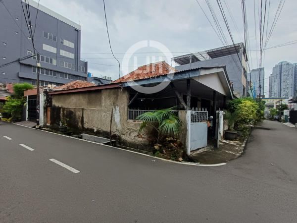 Rumah Lokasi Menarik, Cocok Untuk Rumah Kost, Tomang, Jakarta Bart