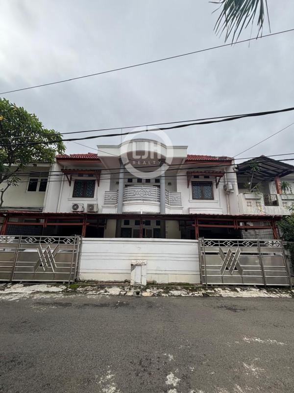 Dijual Rumah Luas 3 Lantai Siap Huni di Duren Sawit Jakarta