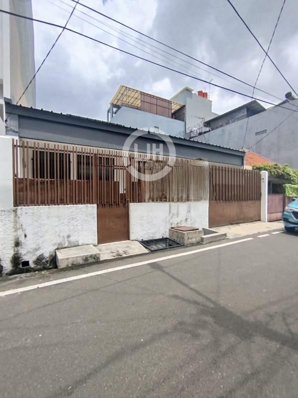 DI JUAL RUMAH SIAP HUNI 1 LANTAI LOKASI STRATEGIS, JAKARTA PUSAT 