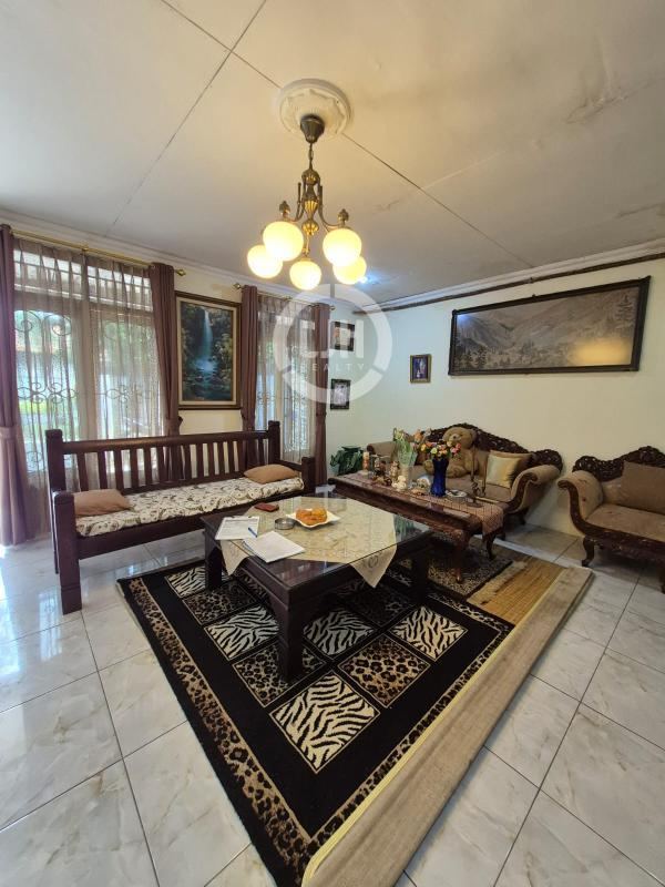 Dijual rumah di area strategis cinere
