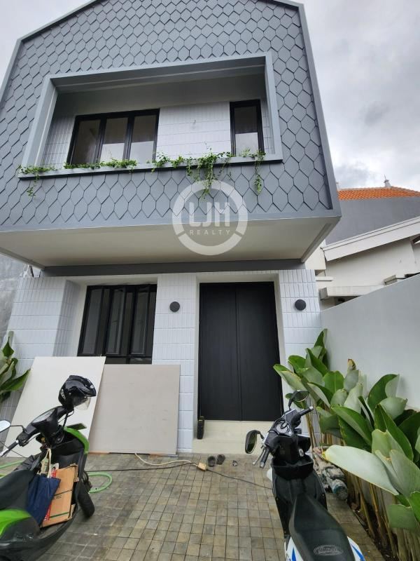 Dijual Rumah 2,5 Lantai di Plumeria Residence Graha Bintaro