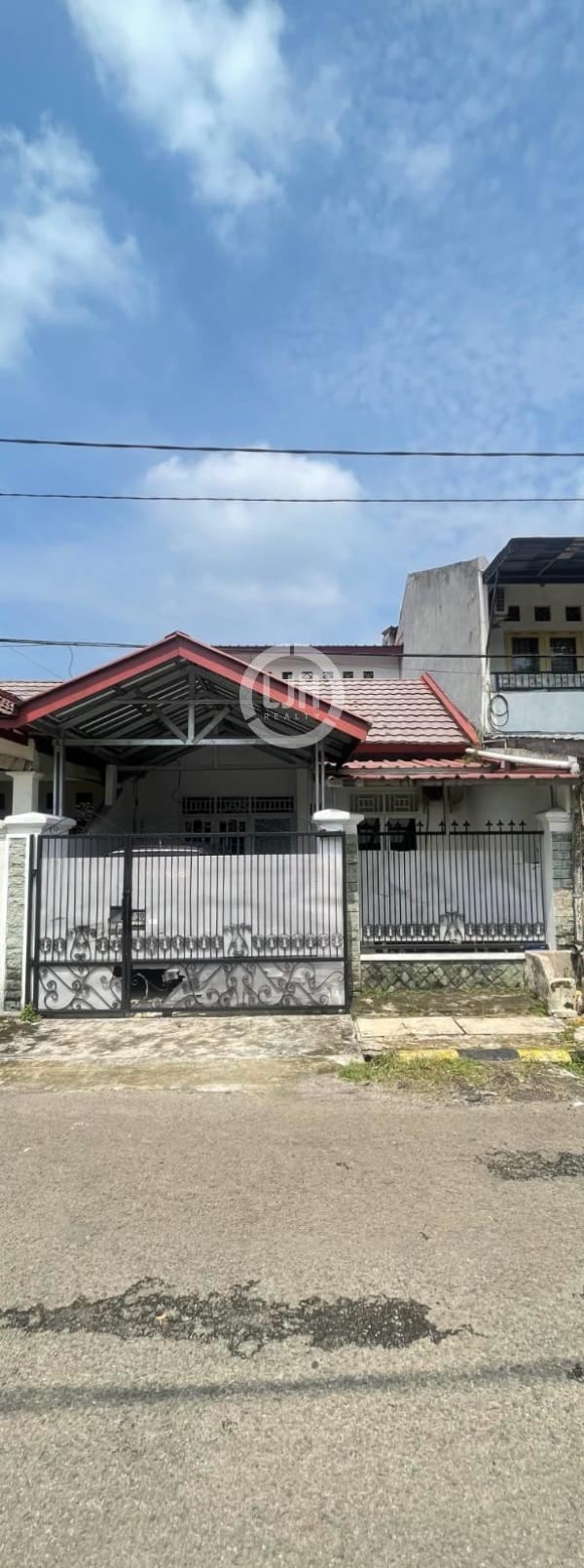 Dijual Rumah Siap Huni Dalam Komplek Puri Gading dekat Tol Jatiwarna di Pondok Melati Bekasi