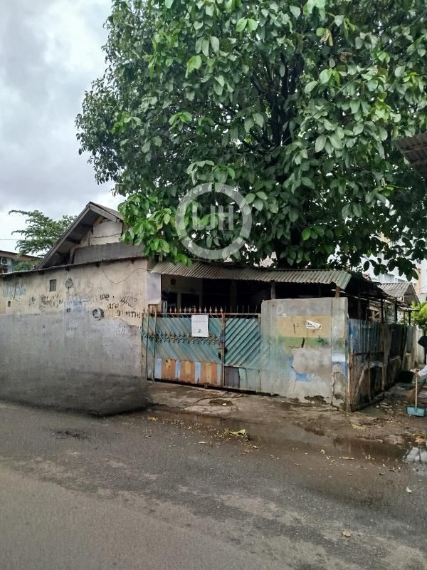 Rumah Tua Hitung Tanah Lokasi Strategis Depan Jalan Raya Di Kemanggisan, Jakarta Barat 