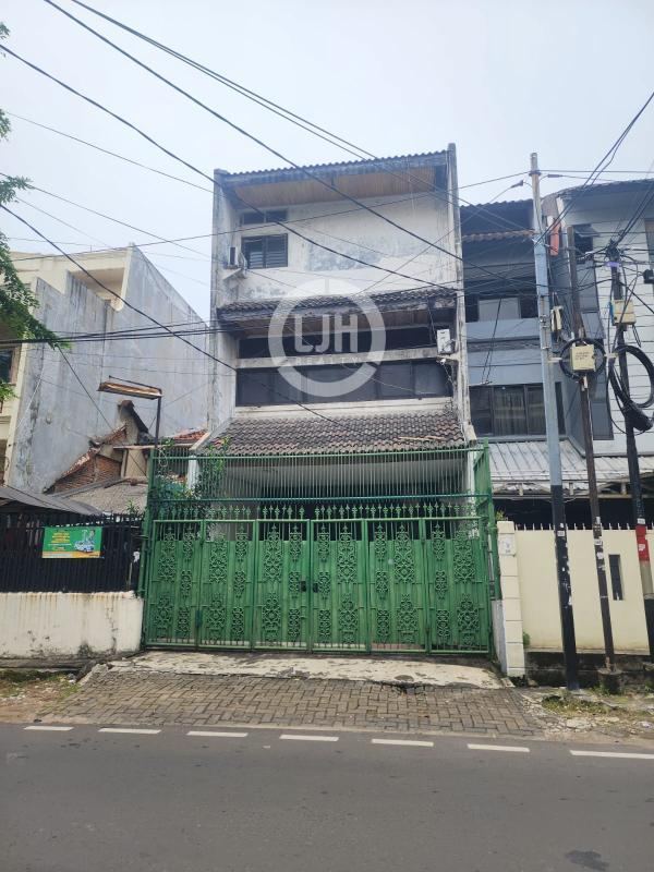 Dijual Rumah 3 lantai dengan 6 kamar tidur di kawasan Taman sari, sawah besar, Jakarta Pusat