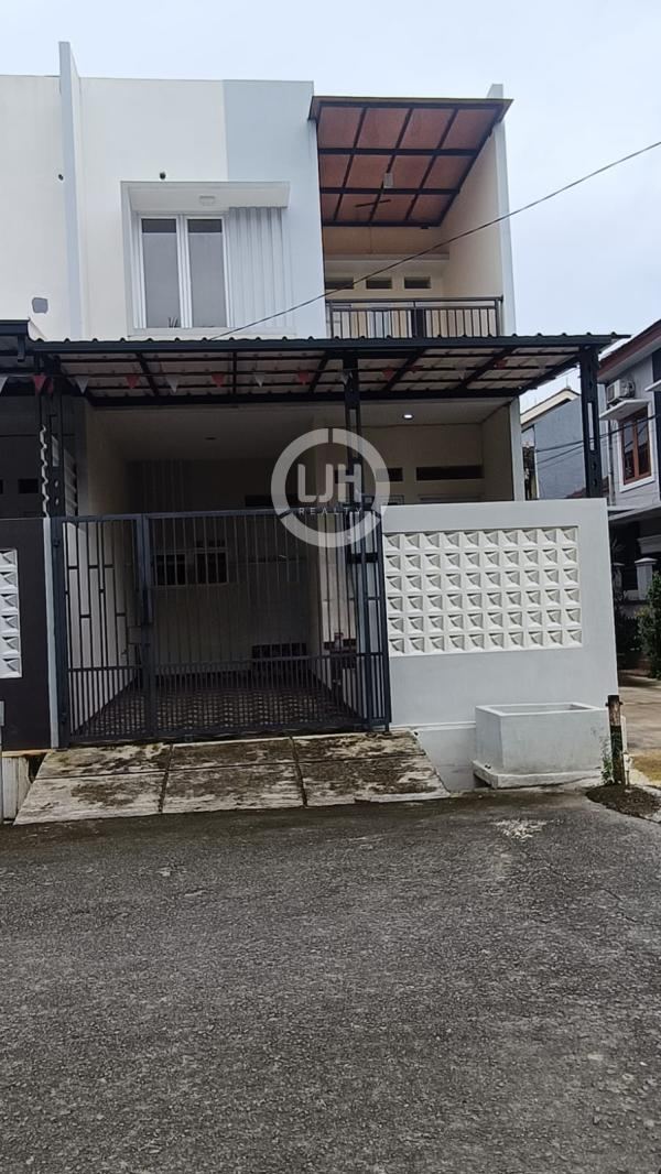 Disewakan Rumah 2 Lantai Posisi Hook Dekat Mall Grand Galaxy di Pekayon Bekasi