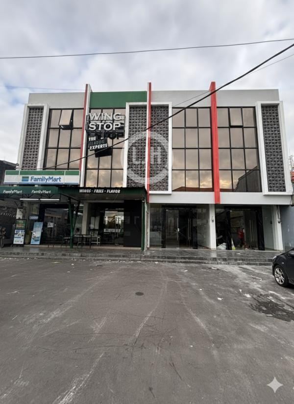 Disewakan Ruko 3 Lantai Pinggir Jalan Raya di Jatiwaringin Bekasi