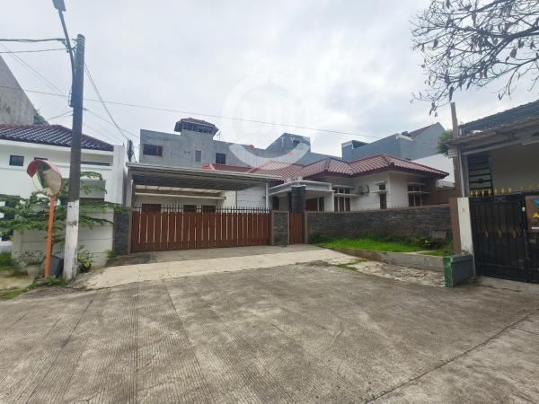 Dijual Rumah Luas Cantik Selangkah ke Mall Grand Galaxy di Jakasetia Bekasi