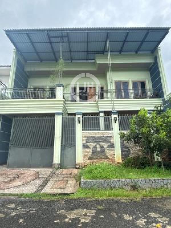 Rumah Area Grand Wisata Cluster Bima Fajar, Luas 216M2, Kamar 4, Garasi 2 Mobil, Terdapat Kolam Renang, SHM, bisa KPR, 1,6Km Dari Mall Living World, 2Km Dari Gerbang Tol Tambun Grand Wisata