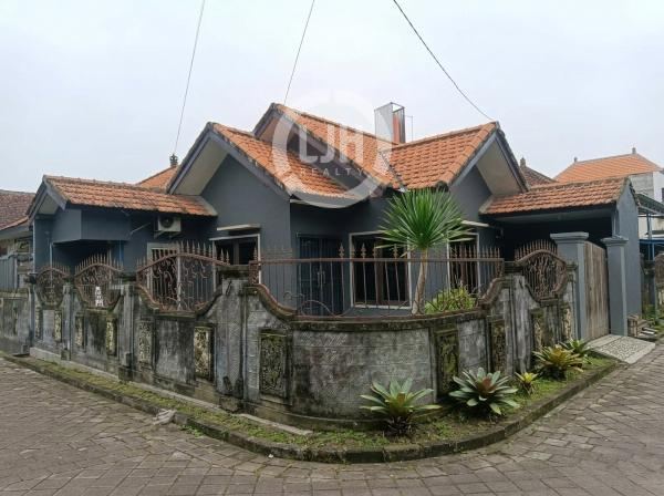3 bedrooms house for sale at Abiansemal, strategic location, good access, close to Bali Zoo