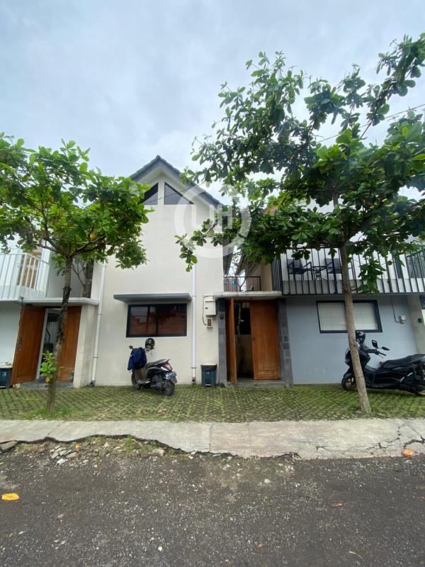 House For Lease! Industrial Style, Close to Matahari Terbit Beach & McDonald's Sanur, Comfortable Environment, Easy Access To The Main Road Of Renon