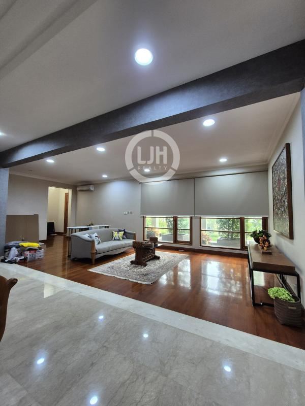 Rumah Mewah Komplek Eksklusif di Bukit Gading Vila, Kelapa Gading, Jakarta Utara