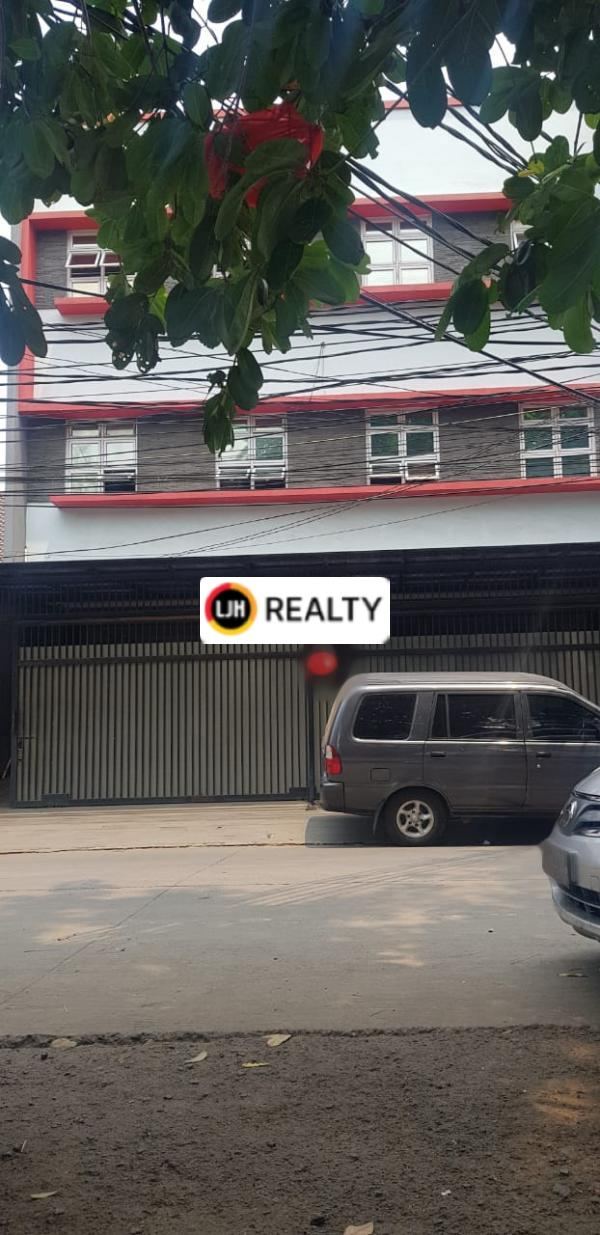Rumah Di Jalan Raya  Kelapa Gading Permai, Area Kelapa Gading