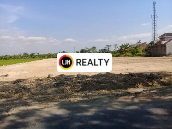 Tanah di depan RS. Dr Oen Solo Baru