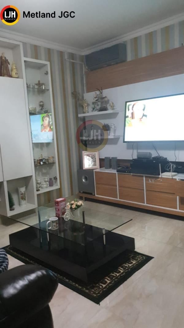 Rumah Hook 2.5 Lantai luas 205 di Cipinang Indah