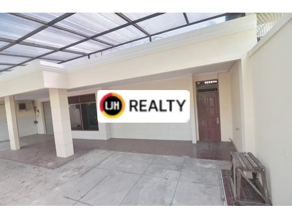 Rumah di Halmahera Raya Semarang