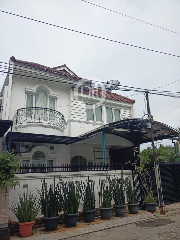 RUMAH DI JALAN MELODI MAS, BCS AREA KELAPA GADING