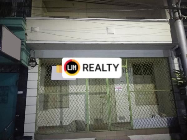 Rumah di Gang Tengah Semarang