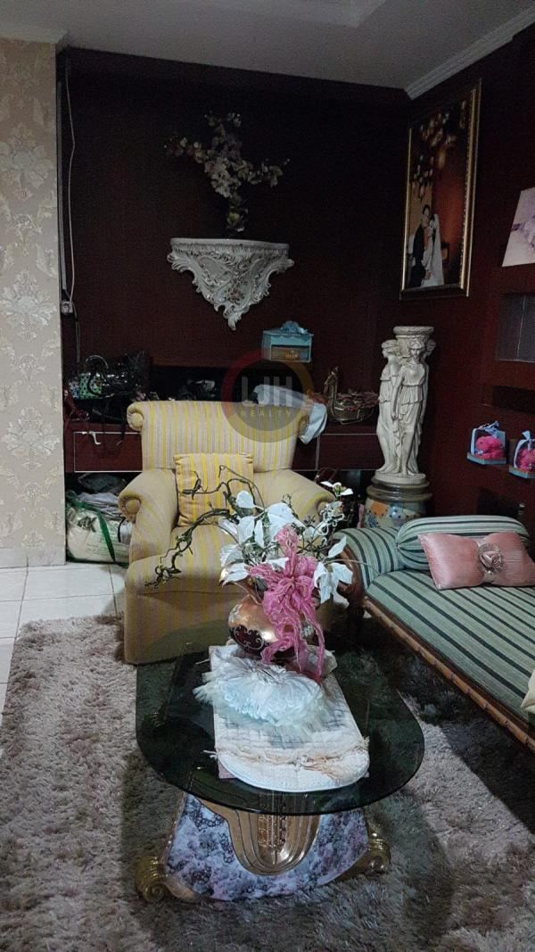 Apartement Semi Furnished Type French Walk 2 lantai di Kelapa Gading
