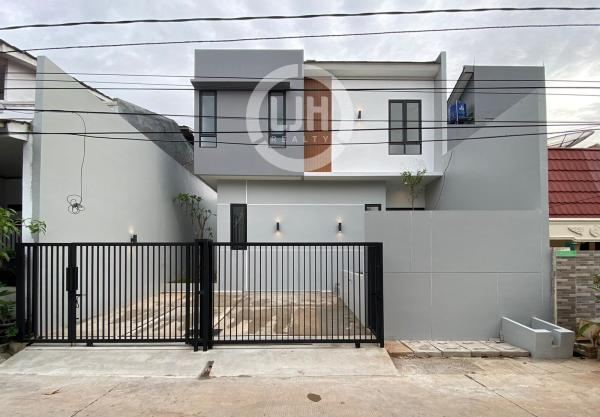RUMAH MODERN MINIMALIS DI KOMPLEK BEA CUKAI AREA SUKAPURA JAKARTA UTARA