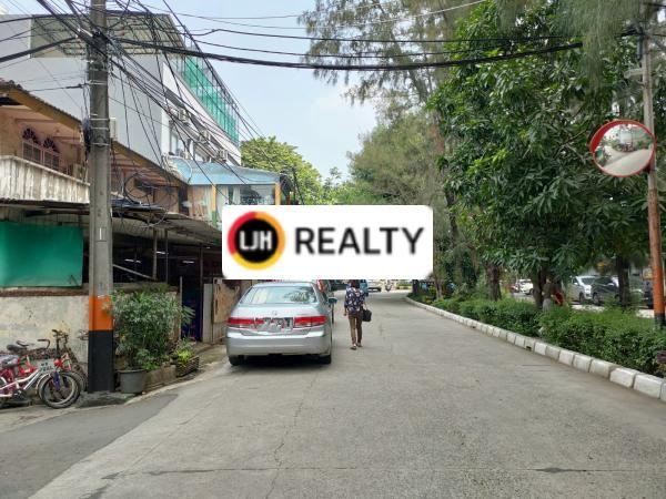 RUMAH HUK DI KELAPA MOLEK AREA KELAPA GADING JAKARTA UTARA