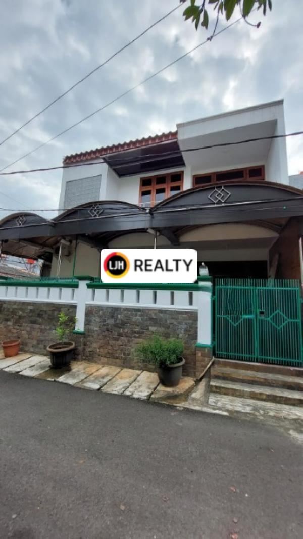 RUMAH Terawat dan Rapi lokasi di Jatipulo, Jakarta Barat