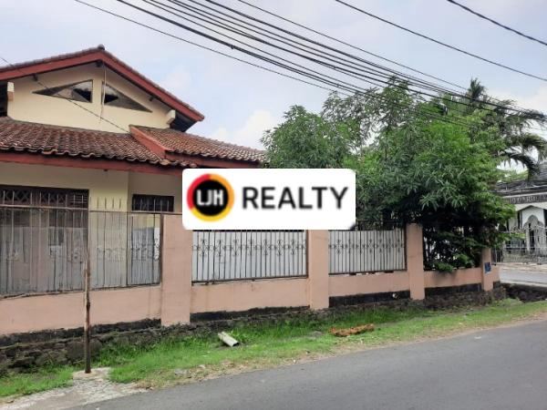 Rumah Tua Hitung tanah di Tanjung Duren, Jakarta Barat 