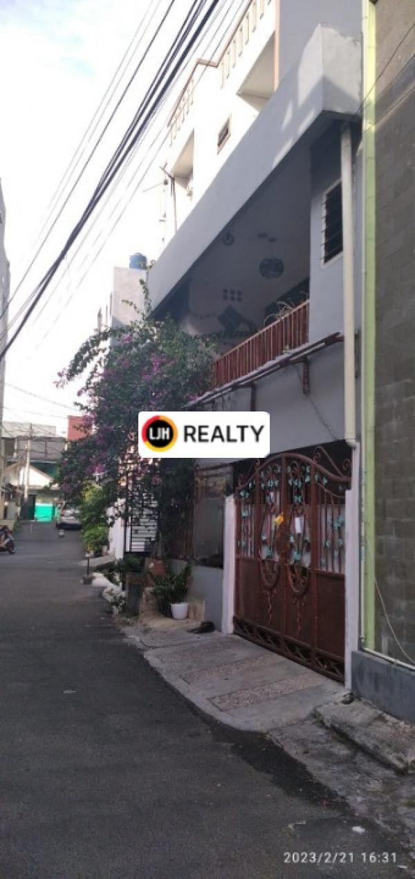 Rumah Terawat dan siap huni lokasi di Tanjung Duren, Jakarta Barat