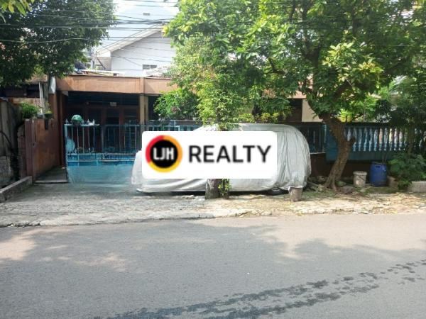 Rumah Tua Masih Layak Huni, Strategis di Tanjung Duren,  Jakarta Barat