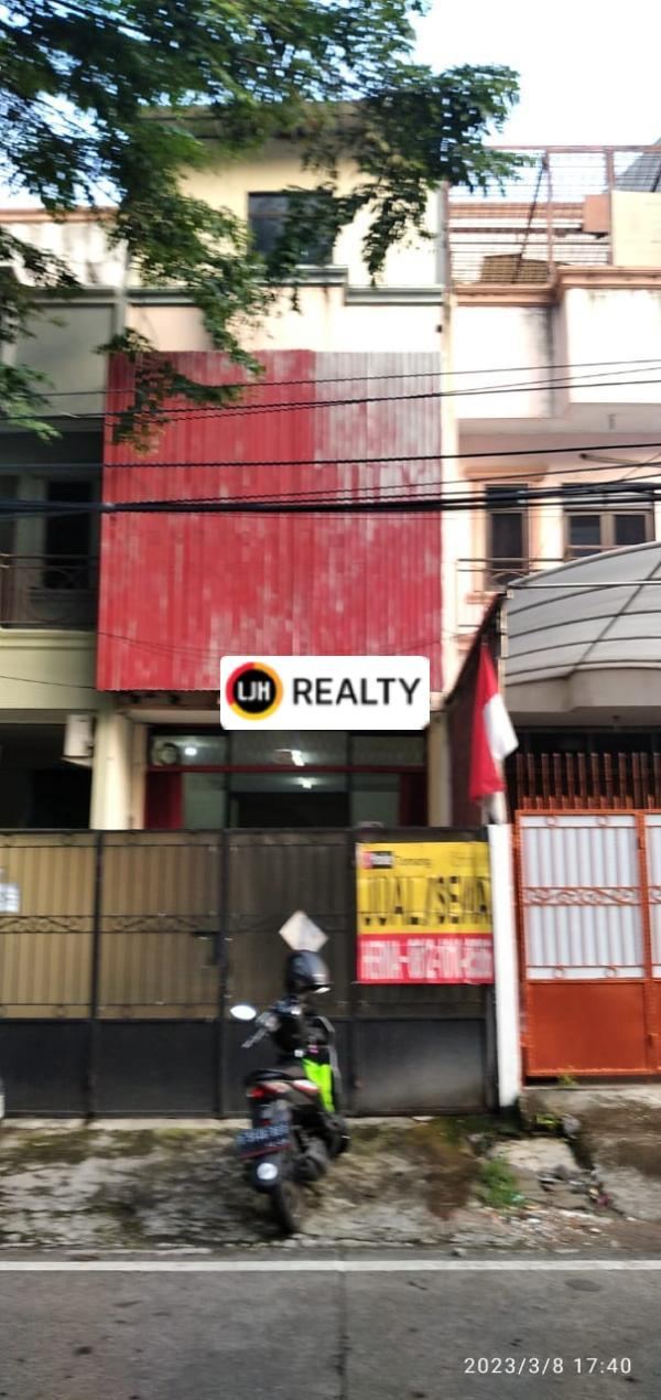 Ruko siap huni cocok untuk perkantoran di Tomang Hero, Jakarta Barat