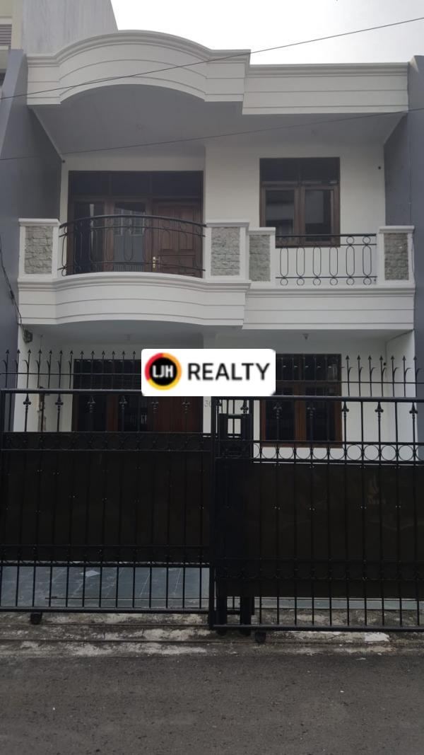 Rumah Siap Huni, Strategis dan lingkungan nyaman di Tomang, Jakarta Barat