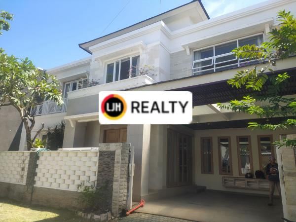 Disewakan rumah mewah di area Renon-Denpasar, lokasi strategis, sangat terawat, berada di area perumahan, dekat dengan fasilitas publik, akses jalan bagus.